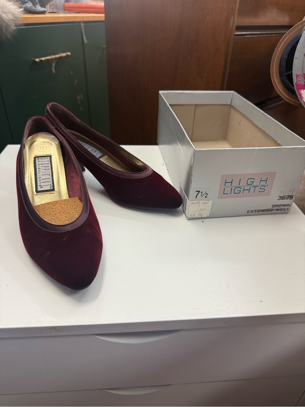 Vintage Women's Burgundy Velvet Pointed-Toe Pumps “Steppin’ out”